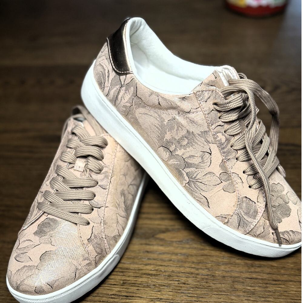 Comfortview Jamie Lace-Up Sneakers in Rose Gold Metallic 9.5 Wide